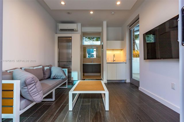 851 NE 1st Ave 2812, Miami, FL 33132