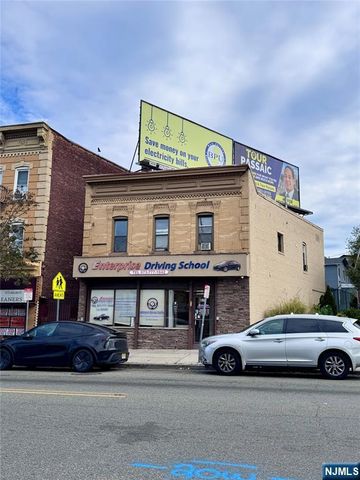 976 Main Avenue, Passaic, NJ 07055