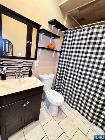 976 Main Avenue, Passaic, NJ 07055