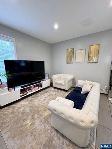 976 Main Avenue, Passaic, NJ 07055