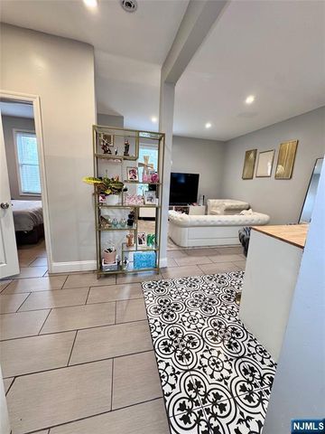 976 Main Avenue, Passaic, NJ 07055