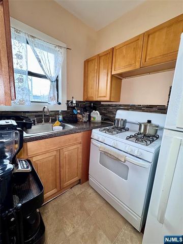 976 Main Avenue, Passaic, NJ 07055