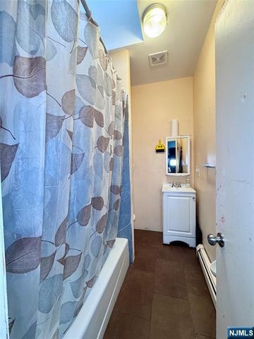 976 Main Avenue, Passaic, NJ 07055