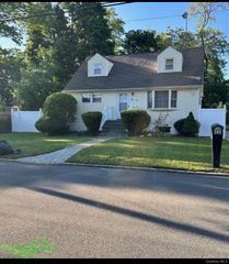 42 Benburb Street, Amityville, NY 11701