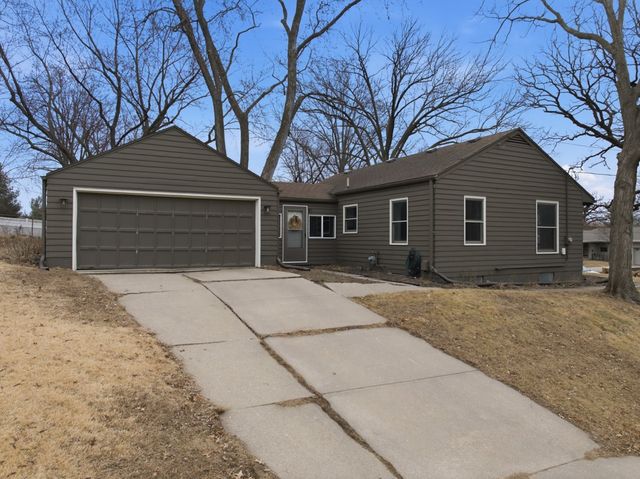 6131 Harwood Drive, Des Moines, IA 50312