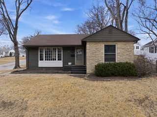 6131 Harwood Drive, Des Moines, IA 50312
