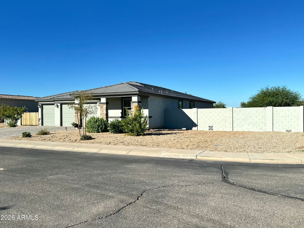 105 S TUSCANY Court, Casa Grande, AZ 85122 — photo 3