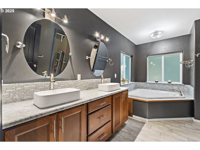 34321 Se COLORADO Rd, Sandy, OR 97055