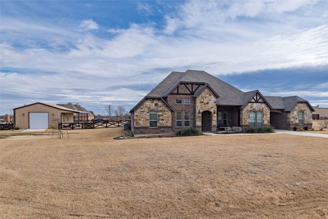 9111 Iron Mountain Trail, Justin, TX 76247