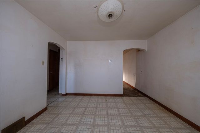 939 Delevan St, Greenfield, PA 15217