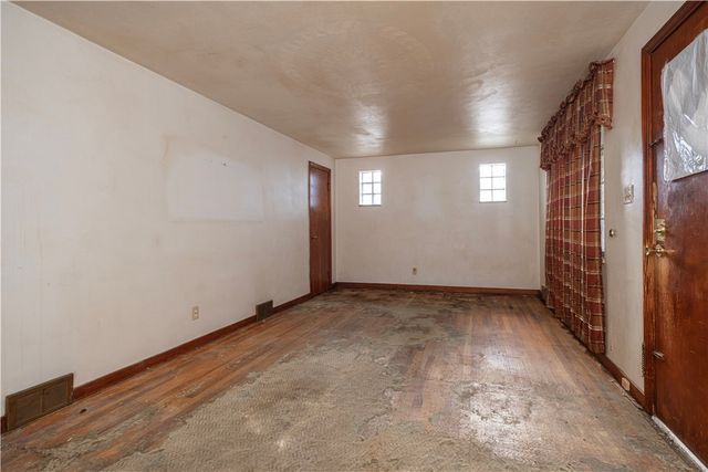 939 Delevan St, Greenfield, PA 15217