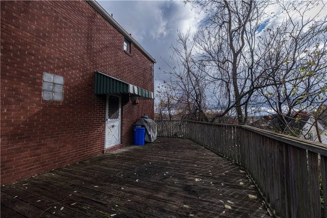 939 Delevan St, Greenfield, PA 15217