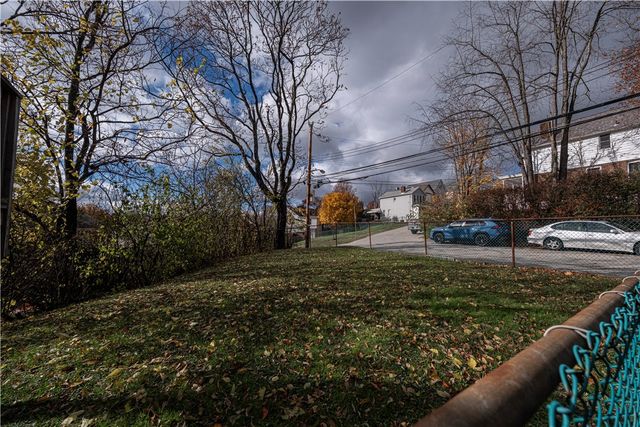 939 Delevan St, Greenfield, PA 15217