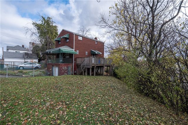 939 Delevan St, Greenfield, PA 15217