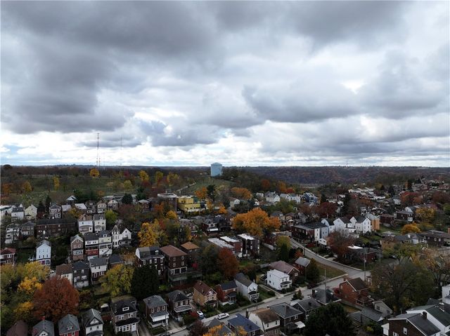 939 Delevan St, Greenfield, PA 15217