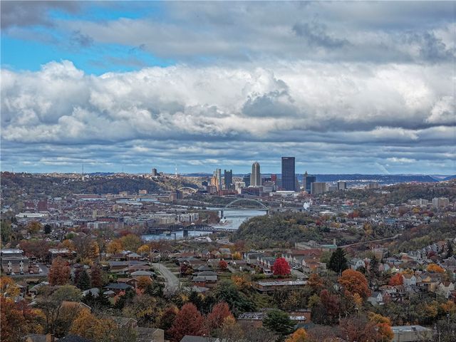 939 Delevan St, Greenfield, PA 15217