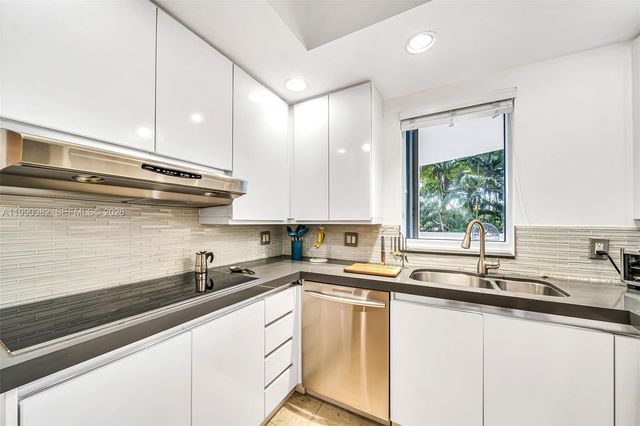 21050 Point Pl 401, Aventura, FL 33180