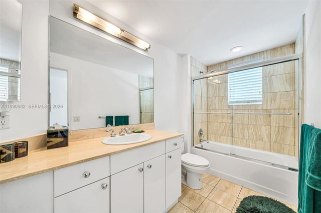 21050 Point Pl 401, Aventura, FL 33180