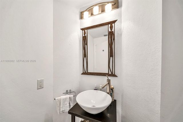 21050 Point Pl 401, Aventura, FL 33180