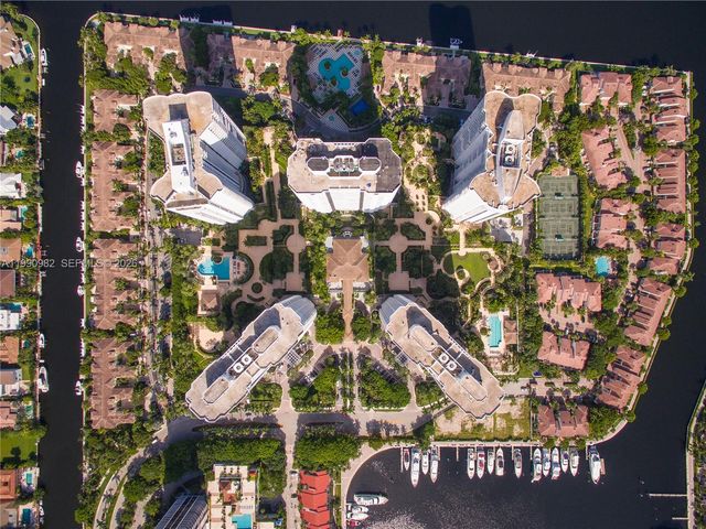 21050 Point Pl 401, Aventura, FL 33180