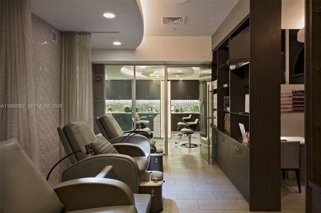21050 Point Pl 401, Aventura, FL 33180
