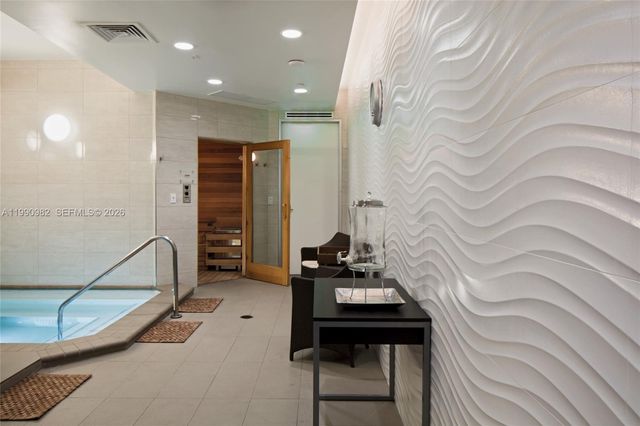 21050 Point Pl 401, Aventura, FL 33180