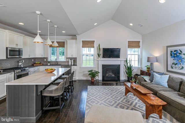 2 TUCKER WAY, Pennington, NJ 08534