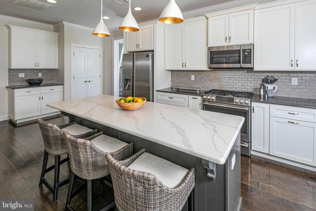 2 TUCKER WAY, Pennington, NJ 08534