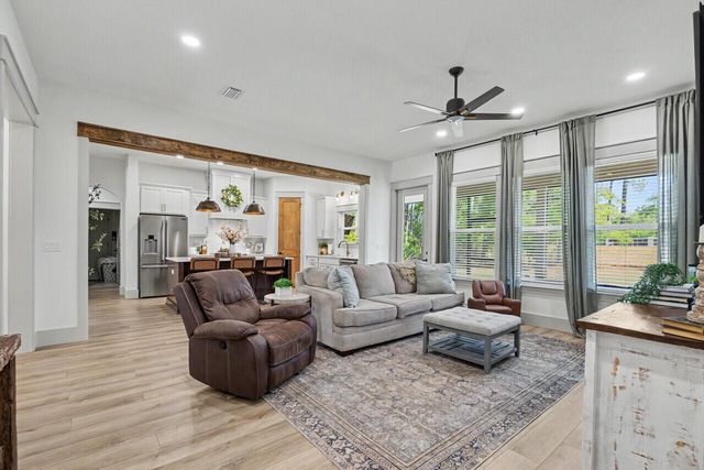 102 Jones Drive, Freeport, FL 32439