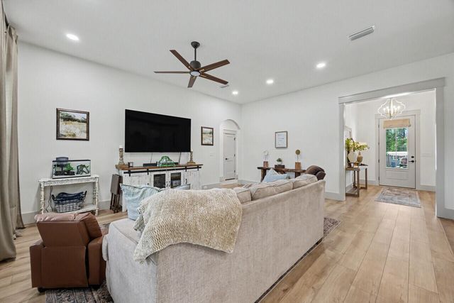 102 Jones Drive, Freeport, FL 32439