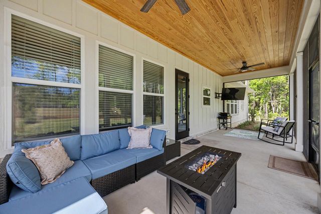 102 Jones Drive, Freeport, FL 32439
