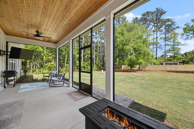 102 Jones Drive, Freeport, FL 32439