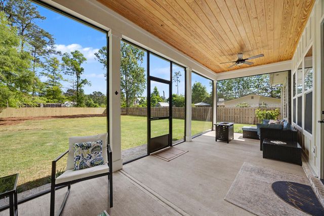102 Jones Drive, Freeport, FL 32439