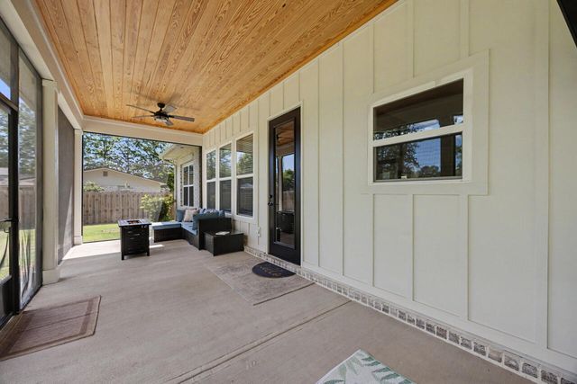 102 Jones Drive, Freeport, FL 32439