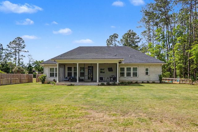 102 Jones Drive, Freeport, FL 32439