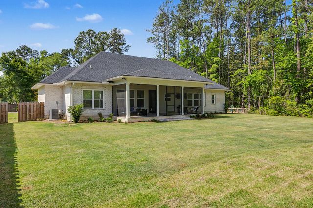 102 Jones Drive, Freeport, FL 32439