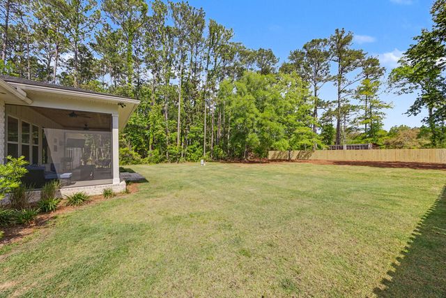 102 Jones Drive, Freeport, FL 32439