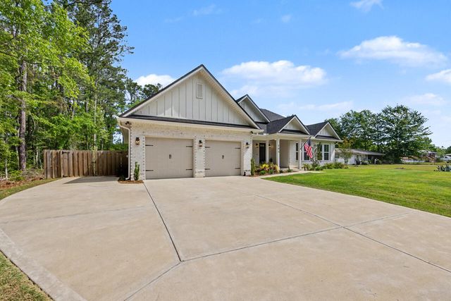 102 Jones Drive, Freeport, FL 32439