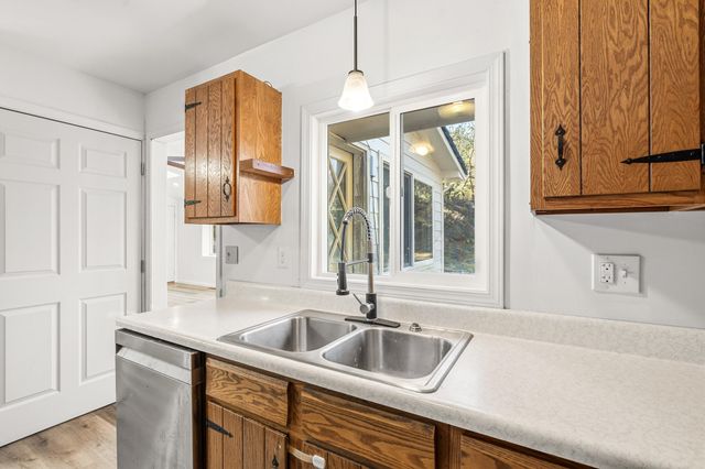 437 Cumberland Drive, Grants Pass, OR 97527