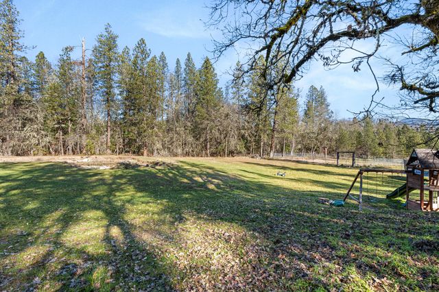 437 Cumberland Drive, Grants Pass, OR 97527