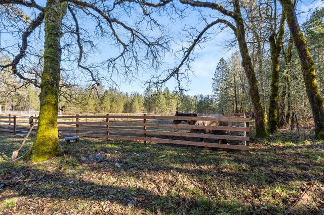437 Cumberland Drive, Grants Pass, OR 97527