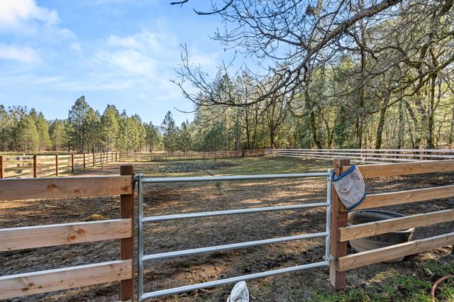 437 Cumberland Drive, Grants Pass, OR 97527