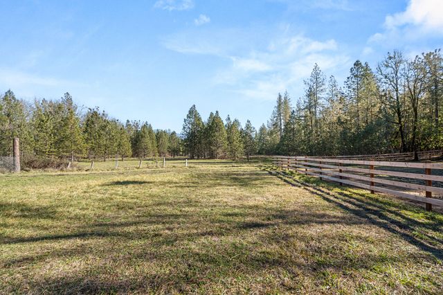 437 Cumberland Drive, Grants Pass, OR 97527