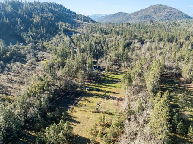 437 Cumberland Drive, Grants Pass, OR 97527