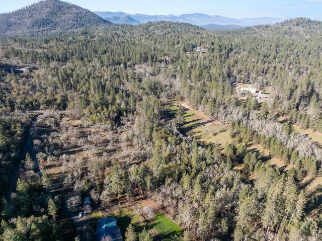 437 Cumberland Drive, Grants Pass, OR 97527
