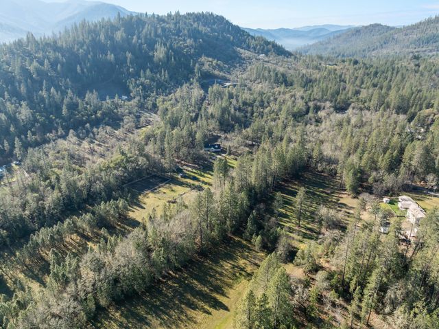 437 Cumberland Drive, Grants Pass, OR 97527