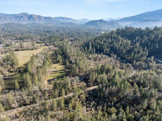 437 Cumberland Drive, Grants Pass, OR 97527