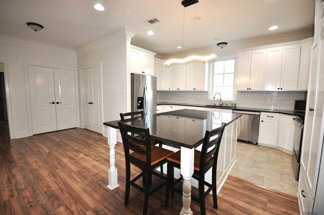 7070 Barremore Dr, Baton Rouge, LA 70817