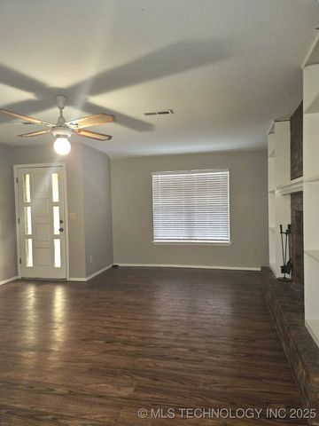 212 W Waco Street, Broken Arrow, OK 74011