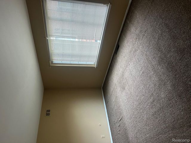 25332 SHIAWASSEE Circle 105, Southfield, MI 48033